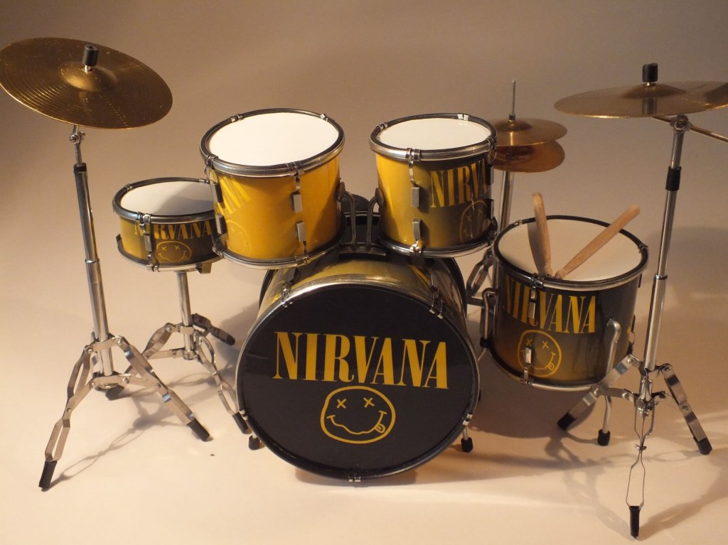 cash cobain drum kit - Dave Grohl Kurt Cobain NIRVANA Miniature Drum Kit (RGM)