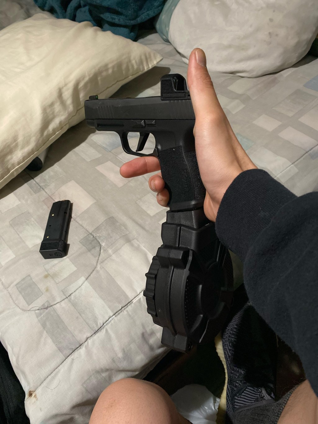 sig sauer p320 drum magazine - So I went to a gun show and saw this drum mag 😂This thing is